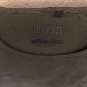 Alphalete - T-Shirt - Army Green
